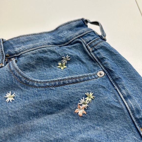 American Eagle Embroidered Floral Denim Shorts Size 6 Frayed Cutoffs Boho 27x2 - Picture 5 of 13